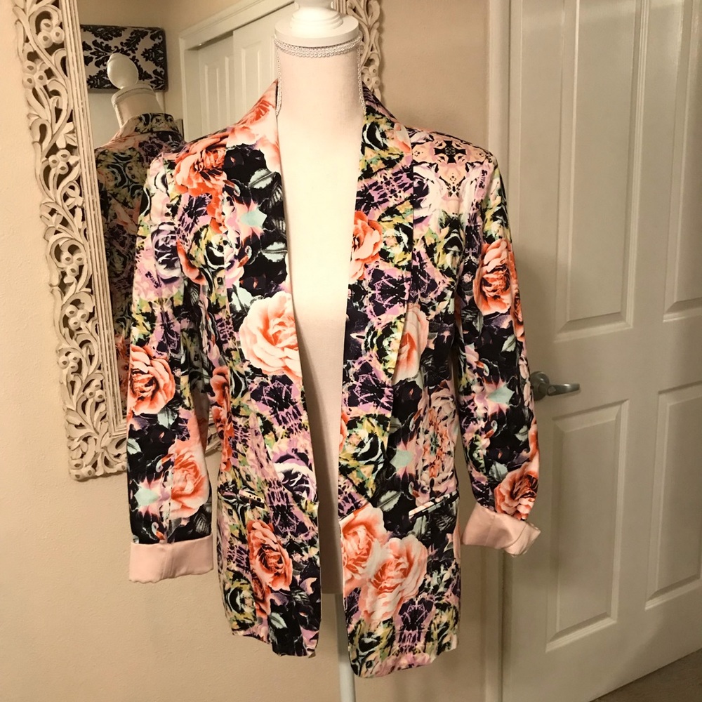 Floral quarter sleeve blazer